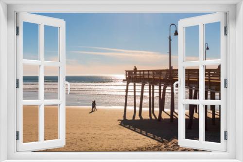 Fototapeta Naklejka Na Ścianę Okno 3D - View of the famous Pismo Beach pier in California