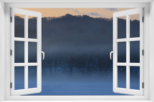 Fototapeta Naklejka Na Ścianę Okno 3D - 霧の雪景色