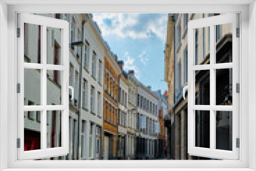 Fototapeta Naklejka Na Ścianę Okno 3D - Antwerp street with row of houses at the old European city port, Belgium