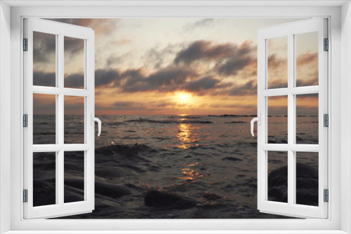 Fototapeta Naklejka Na Ścianę Okno 3D - Beautiful sunset on the sea.
