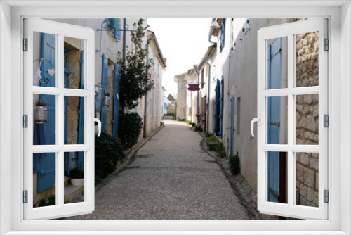 Fototapeta Naklejka Na Ścianę Okno 3D - narrow small alley side street in Talmont sur Gironde france