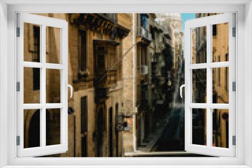 Fototapeta Naklejka Na Ścianę Okno 3D - Narrow street in Valletta