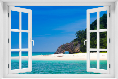 Fototapeta Naklejka Na Ścianę Okno 3D - White sand beach on a sunny day of Koh Lipe of the Andaman Sea.