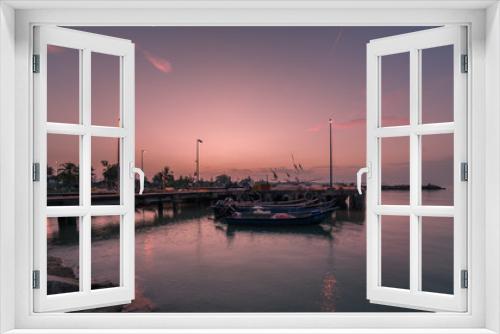 Fototapeta Naklejka Na Ścianę Okno 3D - majestic sunrise over fisherman's jetty area