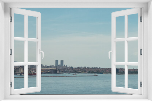 Fototapeta Naklejka Na Ścianę Okno 3D - Beautiful panoramic view of Istanbul on a Sunny day.