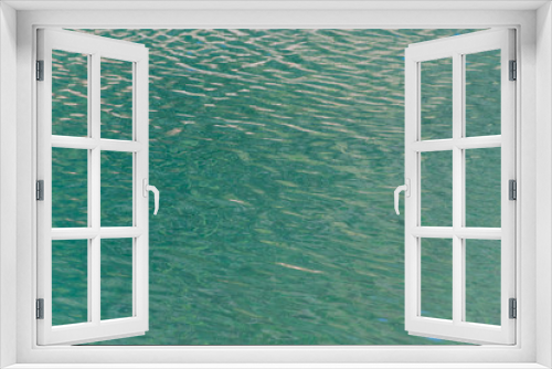 Fototapeta Naklejka Na Ścianę Okno 3D - Agua de río tranquila cristalina