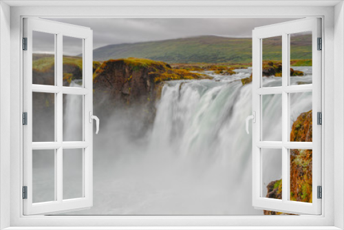 Fototapeta Naklejka Na Ścianę Okno 3D - Der Godafoss mit seinen Stromschnellen, einer der spektakulärsten Wasserfälle Islands bei Akureyri im Norden