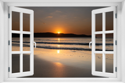 Fototapeta Naklejka Na Ścianę Okno 3D - Hot Summer Sunrise Seascape
