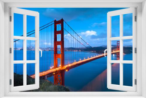 Fototapeta Naklejka Na Ścianę Okno 3D - Golden Gate bridge after sunset, San Francisco California