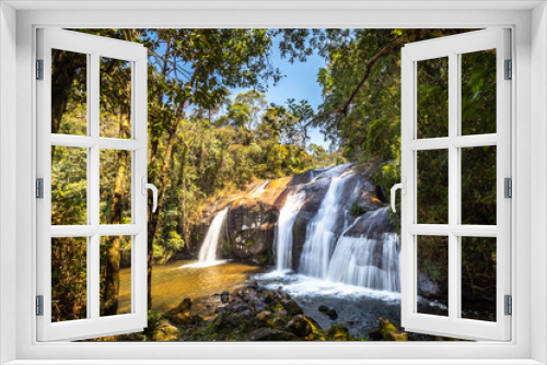Fototapeta Naklejka Na Ścianę Okno 3D - Waterfall in the middle of the Atlantic forest on a sunny day and very green.