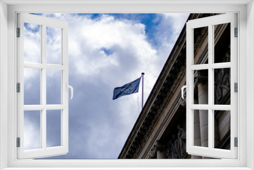 Fototapeta Naklejka Na Ścianę Okno 3D - flag in front of building of a UE in scotland