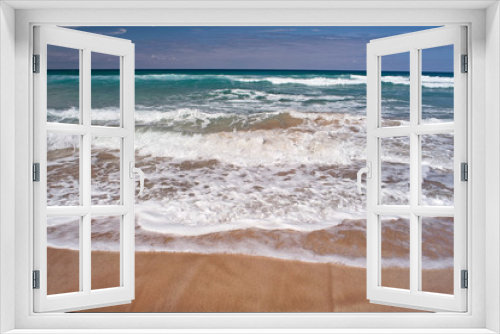 Fototapeta Naklejka Na Ścianę Okno 3D - Ocean waves an the sandy beach