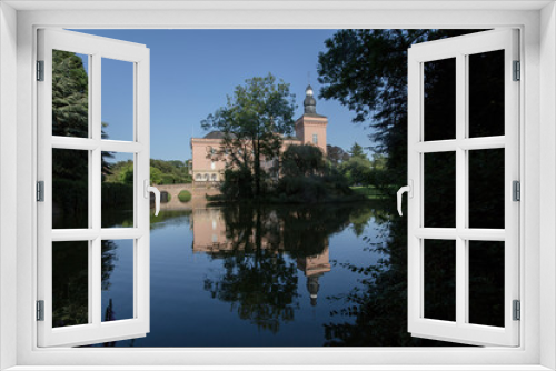 Fototapeta Naklejka Na Ścianę Okno 3D - Moated castle with park landscape in the Rhineland