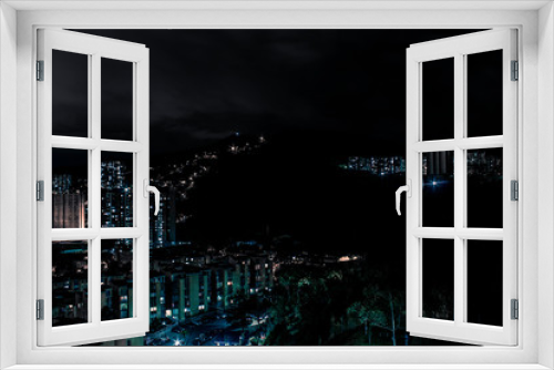 Fototapeta Naklejka Na Ścianę Okno 3D - Noche en Medellín