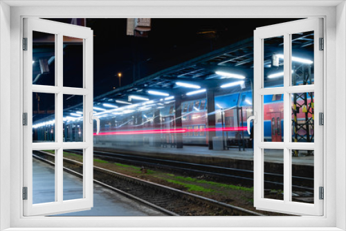 Fototapeta Naklejka Na Ścianę Okno 3D - Train station at night