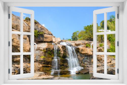 Fototapeta Naklejka Na Ścianę Okno 3D - view of waterfalls at Munnar India