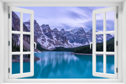 Fototapeta Naklejka Na Ścianę Okno 3D - Evening at Moraine Lake in Banff National Park, Alberta, Canada