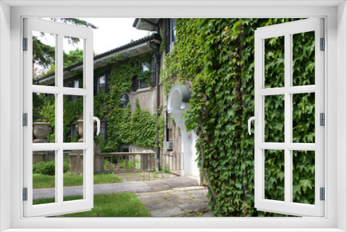 Fototapeta Naklejka Na Ścianę Okno 3D - Toronto, Ontario / Canada - May 29 2016 : Gothic style building with landcape garden