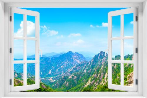 Fototapeta Naklejka Na Ścianę Okno 3D - Beautiful Huangshan mountains landscape on a sunny day in China.