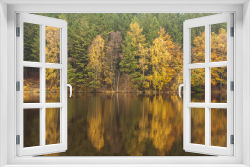 Fototapeta Naklejka Na Ścianę Okno 3D - Small forest lake on a sunny autumn morning in Soderasen national park, Sweden.