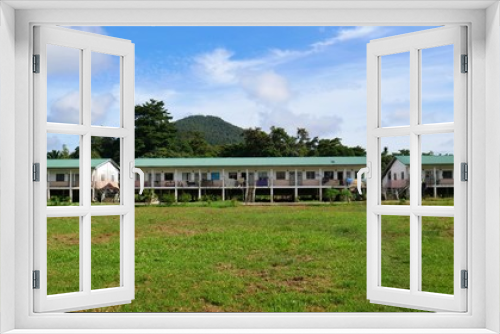 Fototapeta Naklejka Na Ścianę Okno 3D - Traditonal Longtail House at Mulu Village, Borneo