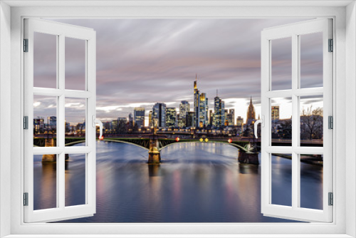 Fototapeta Naklejka Na Ścianę Okno 3D - Sonnenuntergang über Frankfurt Skyline 