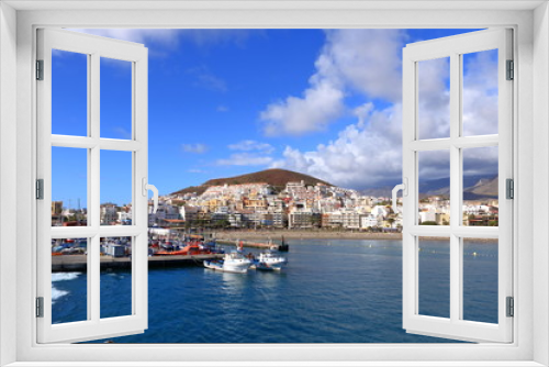 Fototapeta Naklejka Na Ścianę Okno 3D - Town and port of Los Cristianos of the southern part of Tenerife in the Spanish Canary Islands