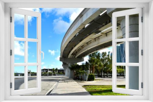 Fototapeta Naklejka Na Ścianę Okno 3D - Miami Downtown Metro Mover Trails