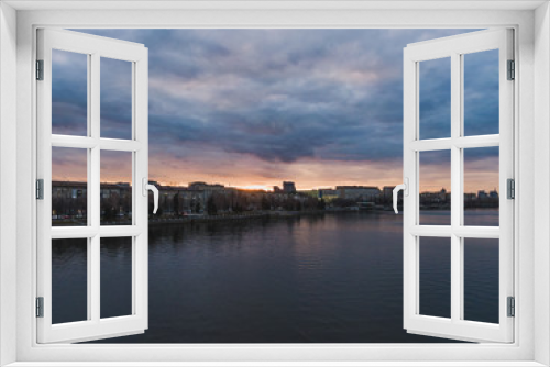 Fototapeta Naklejka Na Ścianę Okno 3D - закат в городе с высоты, sunset in the city from above