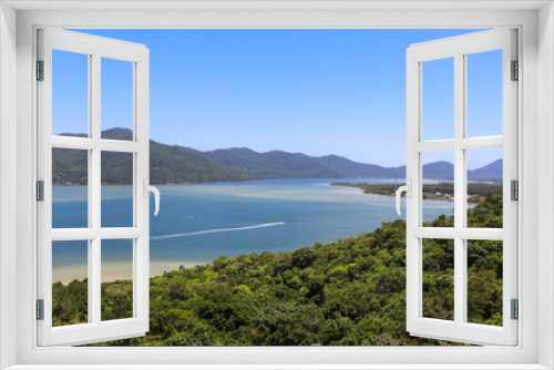 Fototapeta Naklejka Na Ścianę Okno 3D - The beautiful panoramic view from the Mole beach viewpoint in Florianópolis, Santa Catarina.