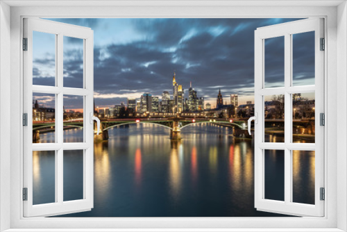 Fototapeta Naklejka Na Ścianę Okno 3D - Sonnenuntergang über Frankfurt Skyline, Spiegelung im Wasser