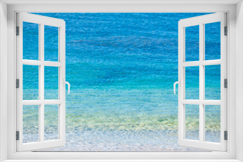 Fototapeta Naklejka Na Ścianę Okno 3D - 青く澄んだ海の表面