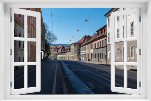 Fototapeta Naklejka Na Ścianę Okno 3D - Menschenleere Stadt Graz während der Corona-Virus Krise