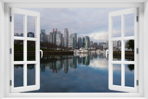 Fototapeta Naklejka Na Ścianę Okno 3D - iew of Vancouver from False Creek