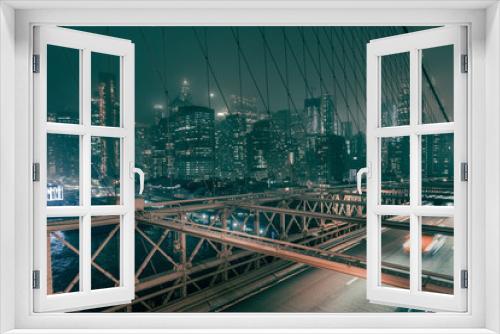 Fototapeta Naklejka Na Ścianę Okno 3D - Puente de Brooklyn en Nueva York a la noche con Manhattan al fondo y coches en movimiento 