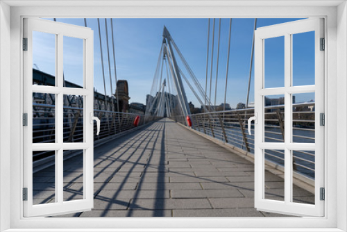 Fototapeta Naklejka Na Ścianę Okno 3D - Empty Jubilee Bridge on river Thames under coronavirus lockdown