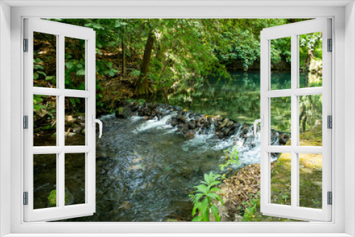 Fototapeta Naklejka Na Ścianę Okno 3D - PRESA NATURAL EN TRANQUILA LAGUNA AZUL 