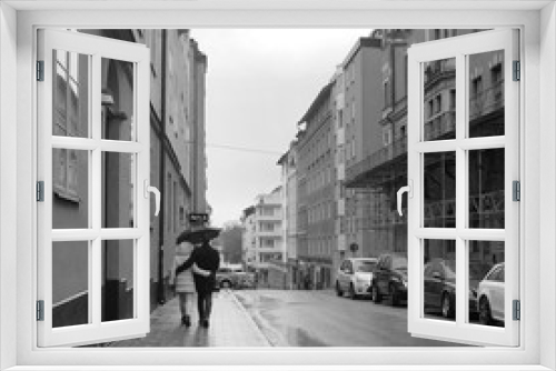 Fototapeta Naklejka Na Ścianę Okno 3D - Couple in love walking in city street