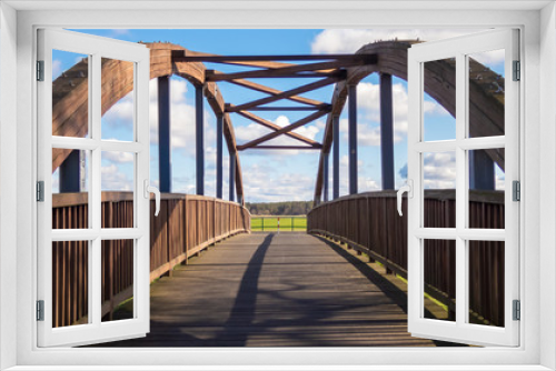 Fototapeta Naklejka Na Ścianę Okno 3D - Bogenbrücke aus Holz