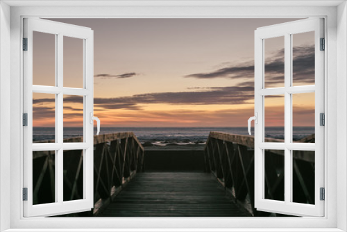 Fototapeta Naklejka Na Ścianę Okno 3D - sunset at sea wooden fence