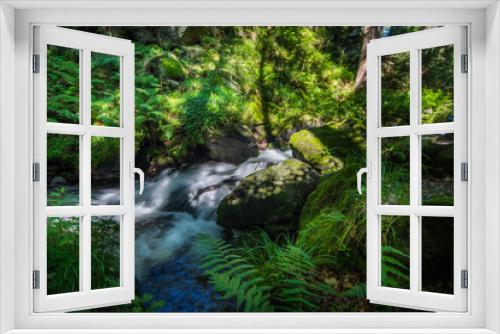 Fototapeta Naklejka Na Ścianę Okno 3D - kleiner wildbach im wald