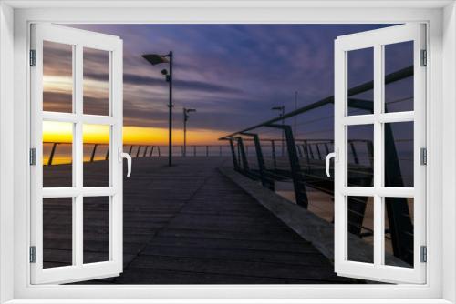 Fototapeta Naklejka Na Ścianę Okno 3D - Wooden pier on the sea at dusk