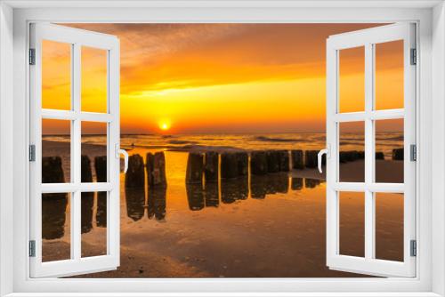 Fototapeta Naklejka Na Ścianę Okno 3D - Beautiful, colorful sunset over Baltic sea