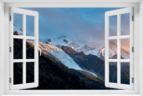 Fototapeta Naklejka Na Ścianę Okno 3D - Mount Mont Blanc is the highest peak in Europe.