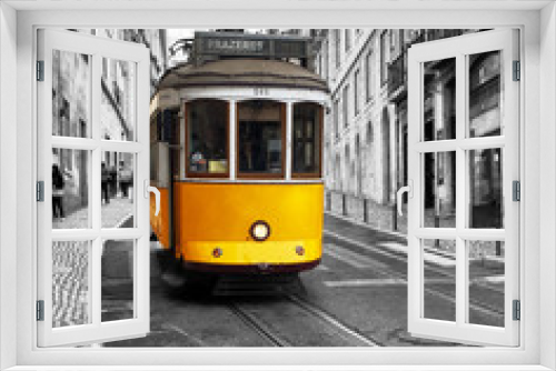Fototapeta Naklejka Na Ścianę Okno 3D - yellow old tram