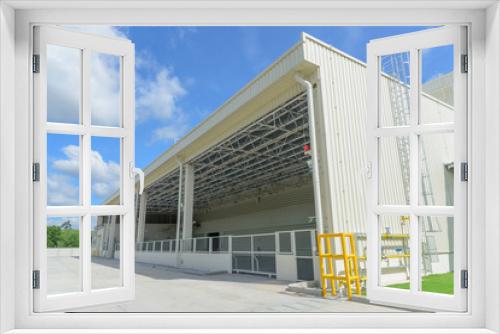 Fototapeta Naklejka Na Ścianę Okno 3D - Newly industrial warehouse building with blue sky
