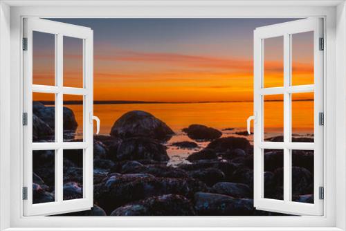 Fototapeta Naklejka Na Ścianę Okno 3D - Złota godzina nad skalistym wybrzeżem podczas zachodu słońca w Parku Narodowym Ytre Hvaler w Norwegii