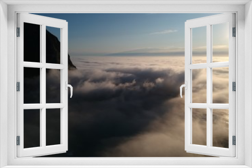 Fototapeta Naklejka Na Ścianę Okno 3D - Über den Wolken