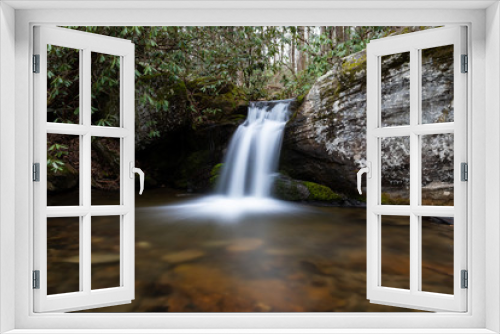 Fototapeta Naklejka Na Ścianę Okno 3D - Upper Tom Creek Falls in the Pisgah National Forest in North Carolina