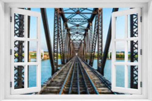Fototapeta Naklejka Na Ścianę Okno 3D - Old Train Bridge